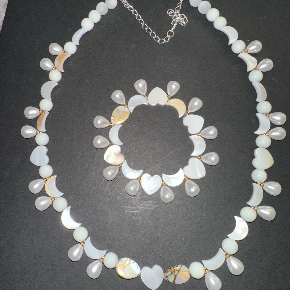 Elegant White Pearl Necklace and Bracelet Set